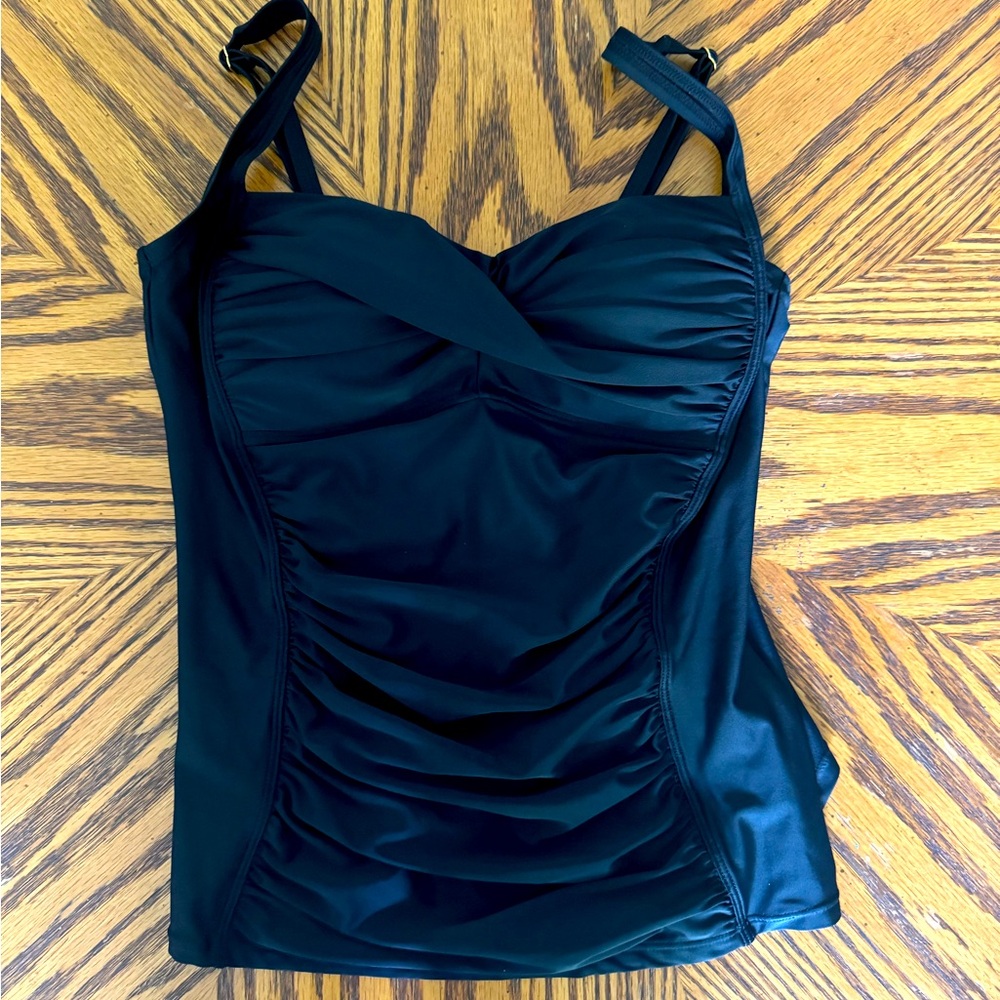 Black tankini bikini bathing suit swimsuit top size 6 EUC.